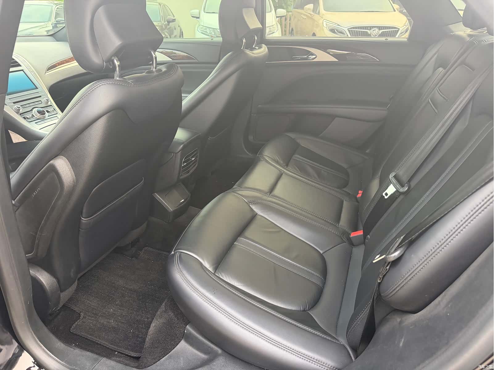 Lincoln MKZ, 2018 9