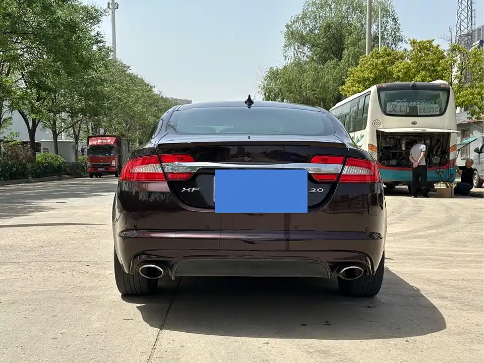 Jaguar XF