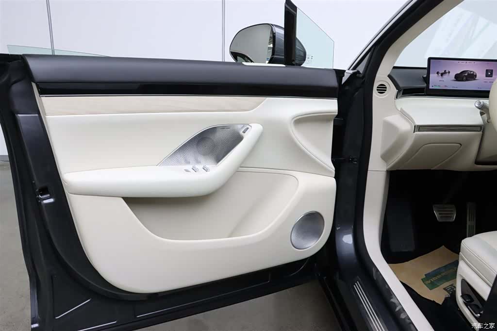 Luxeed R7, 2025 11