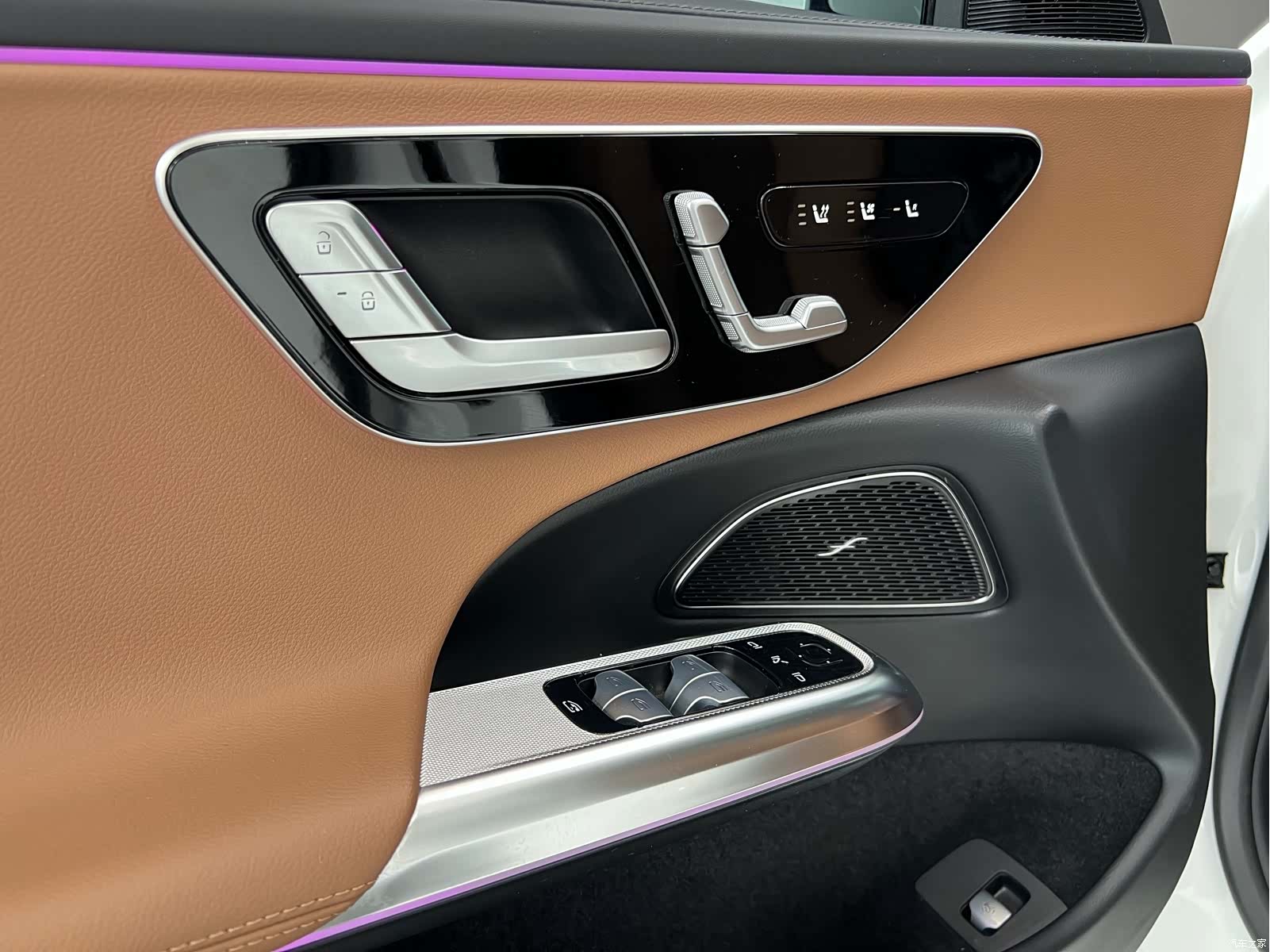 Mercedes-Benz E-Class, 2024 31