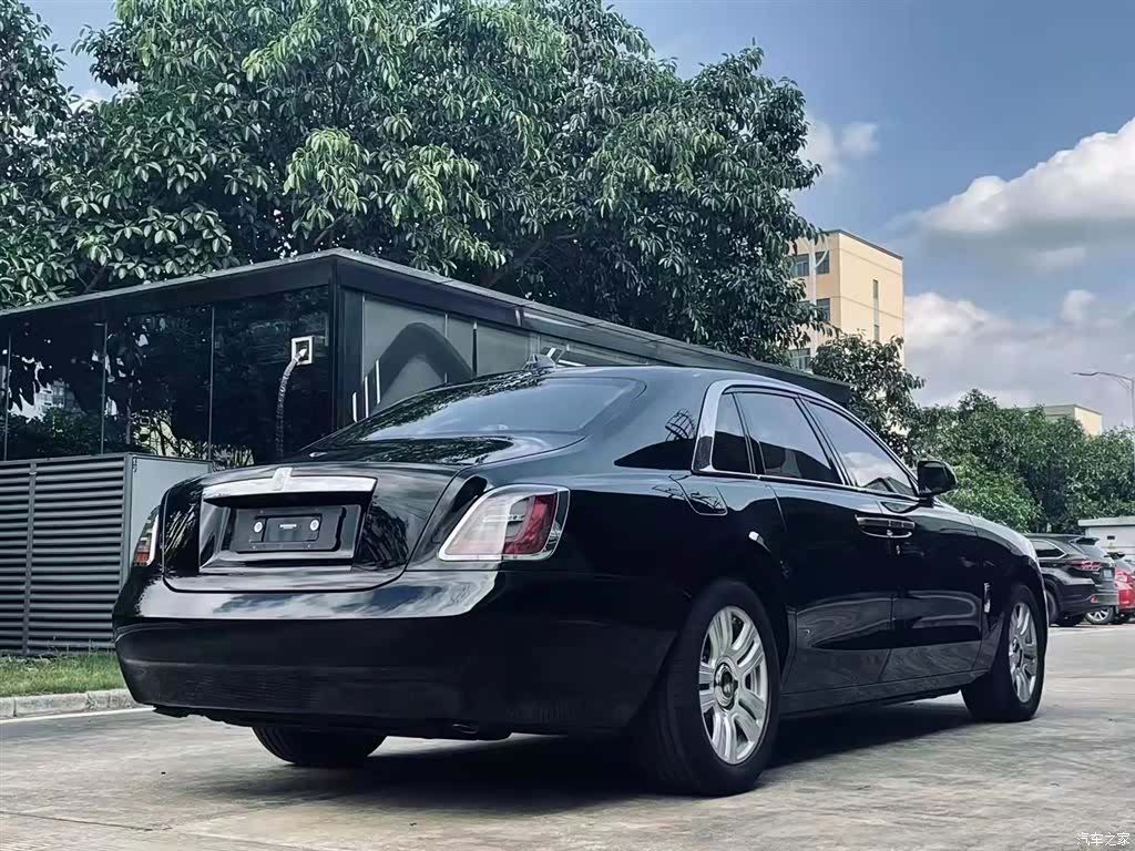 Rolls-Royce Ghost, 2022 7