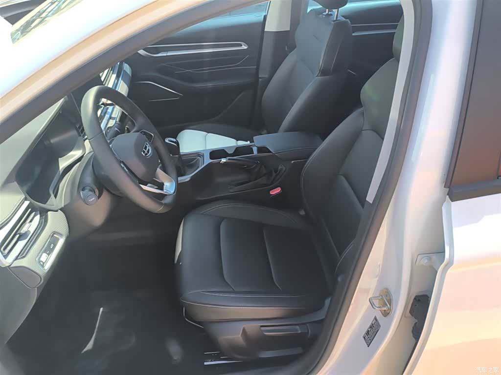 Geely Emgrand, 2023 11