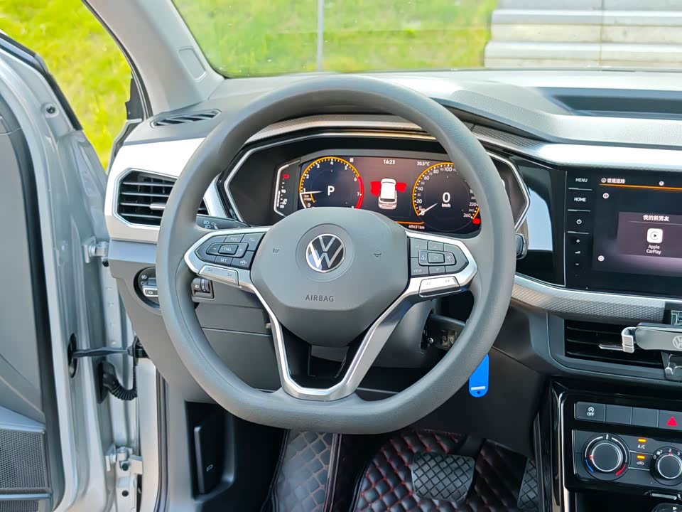 Volkswagen Exploring the shadow