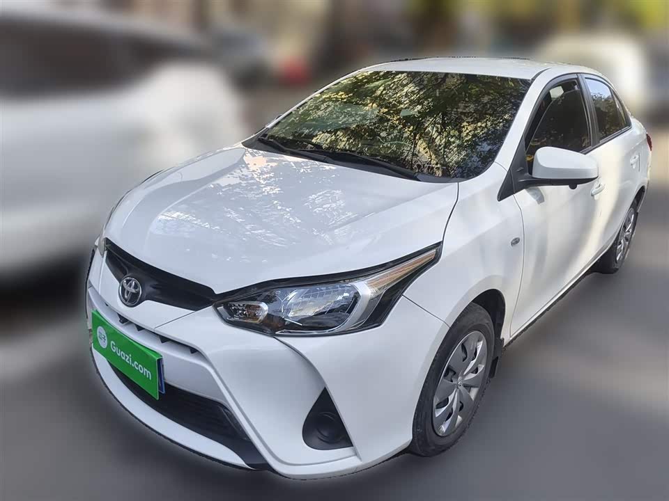 Toyota YARiS L to enjoy
