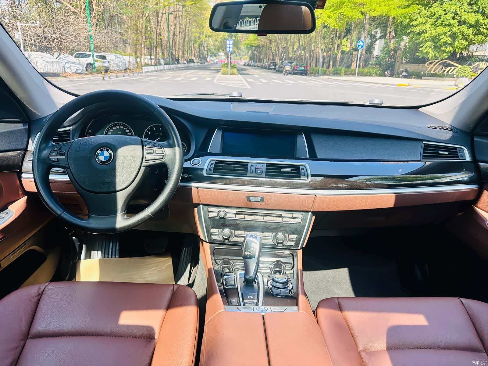 BMW 5 Series, 2011 27