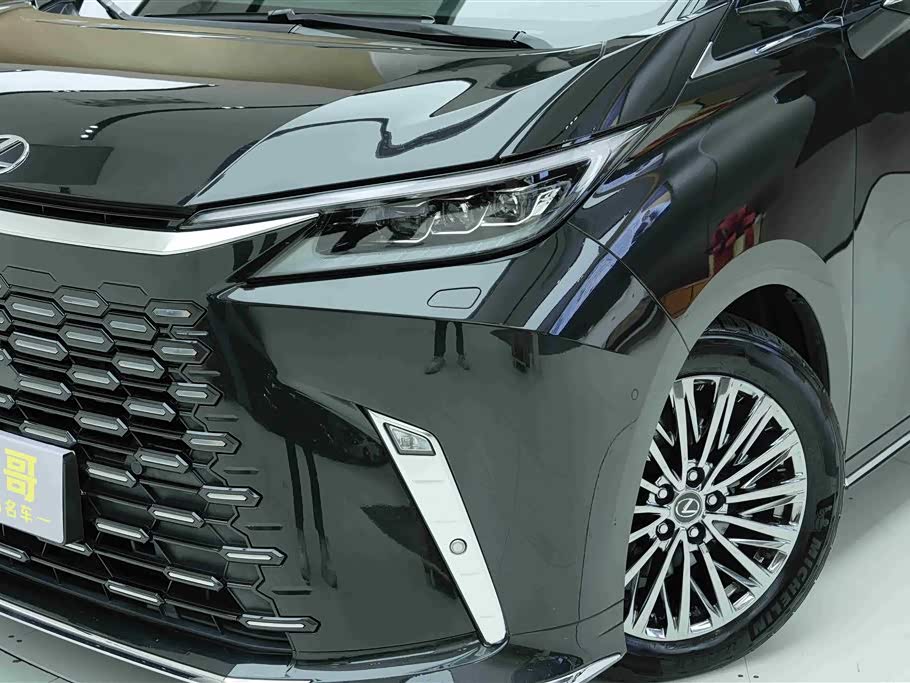 Lexus LM Lexus LM