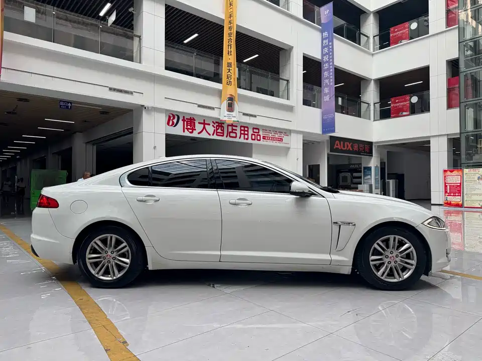 Jaguar XF