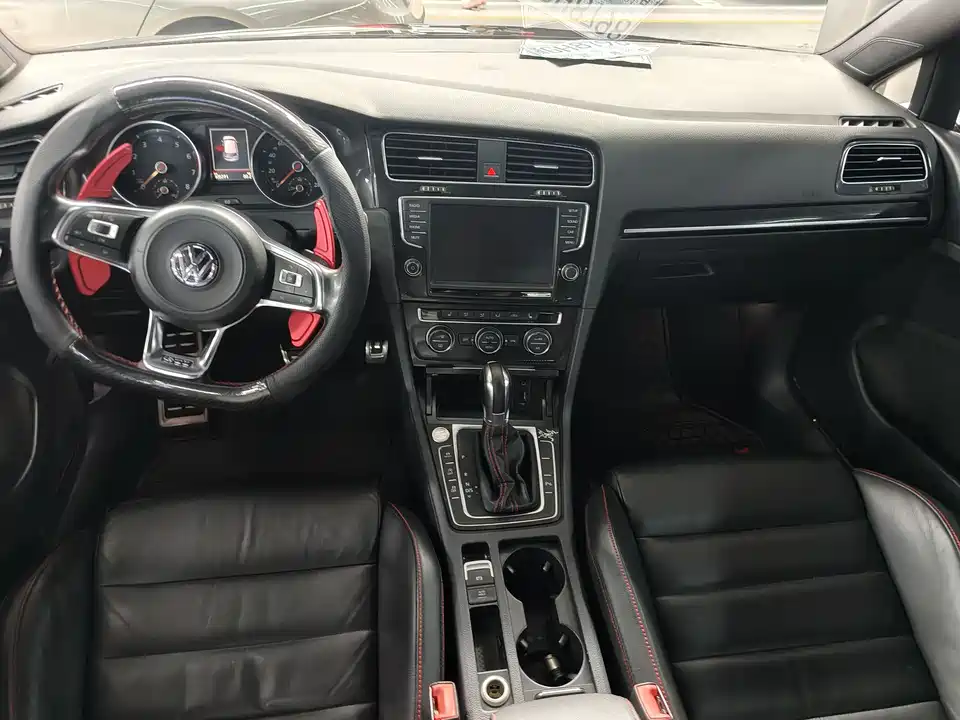 Volkswagen Golf GTI