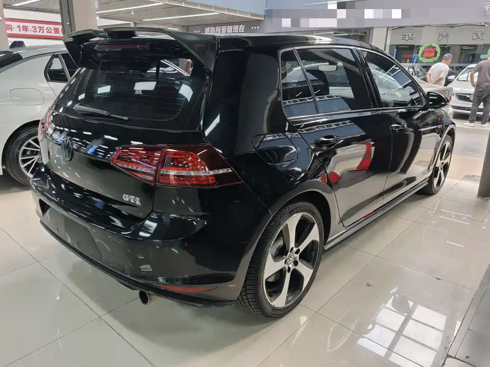 Volkswagen Golf GTI