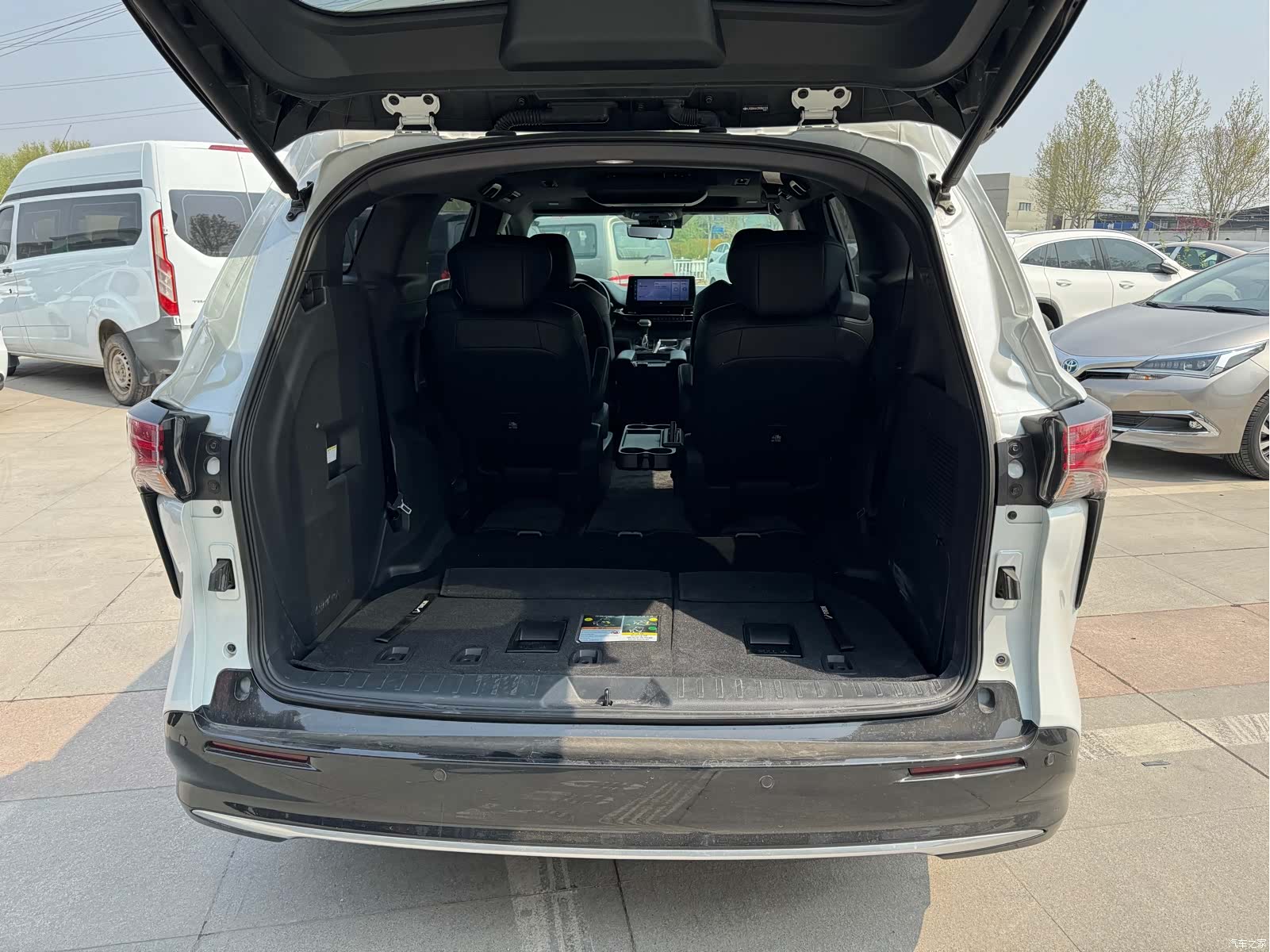 Toyota Sienna, 2023 11
