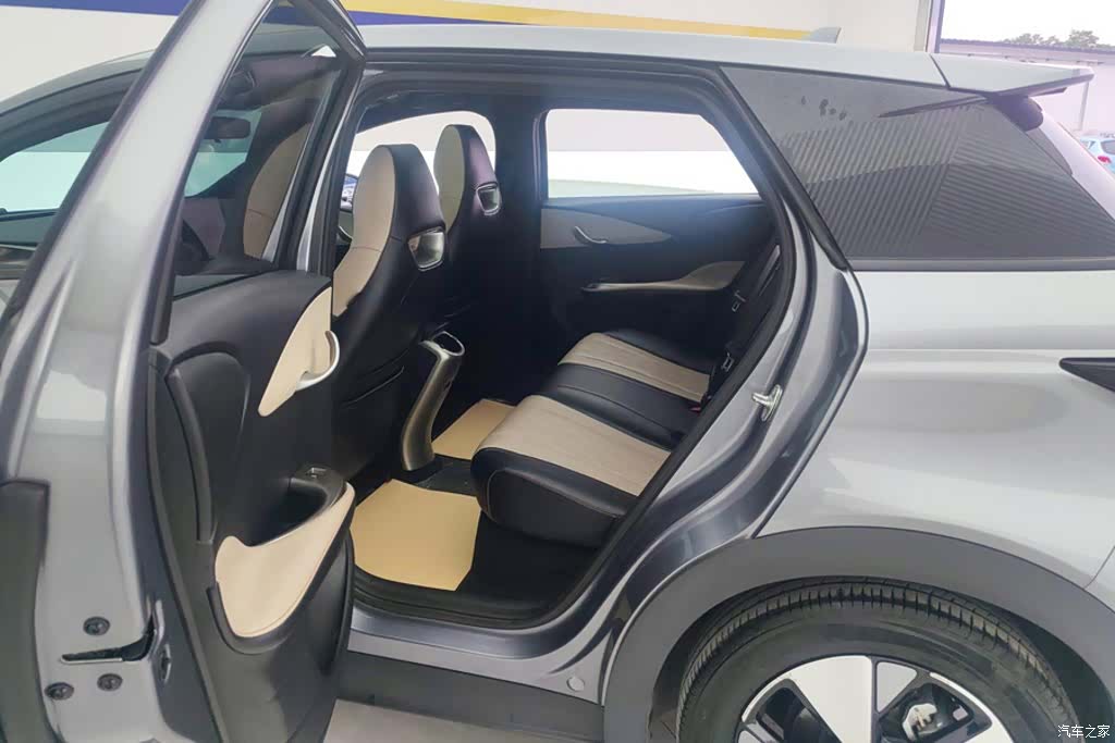 BYD Dolphin, 2023 11