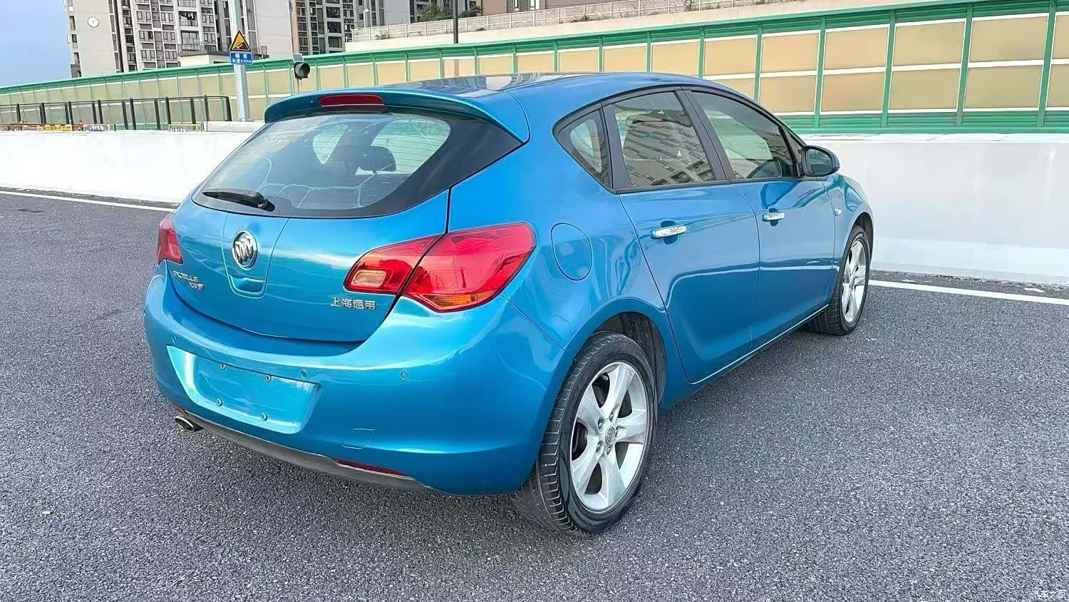 Buick XT, 2010 9