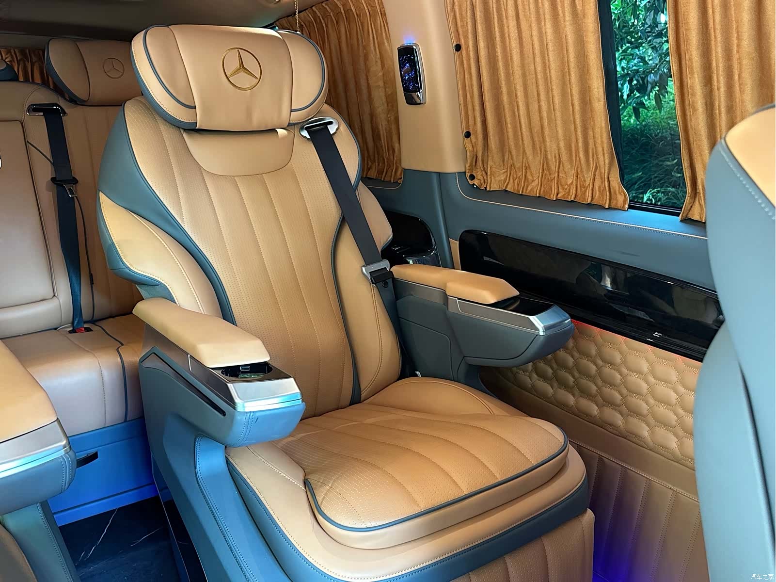 Mercedes-Benz 7, 2024 11