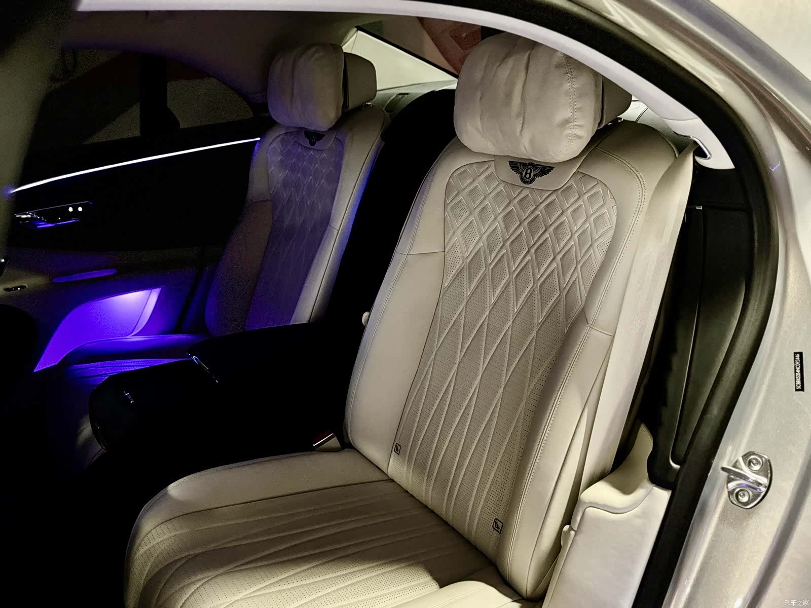 Bentley Flying Spur, 2023 15