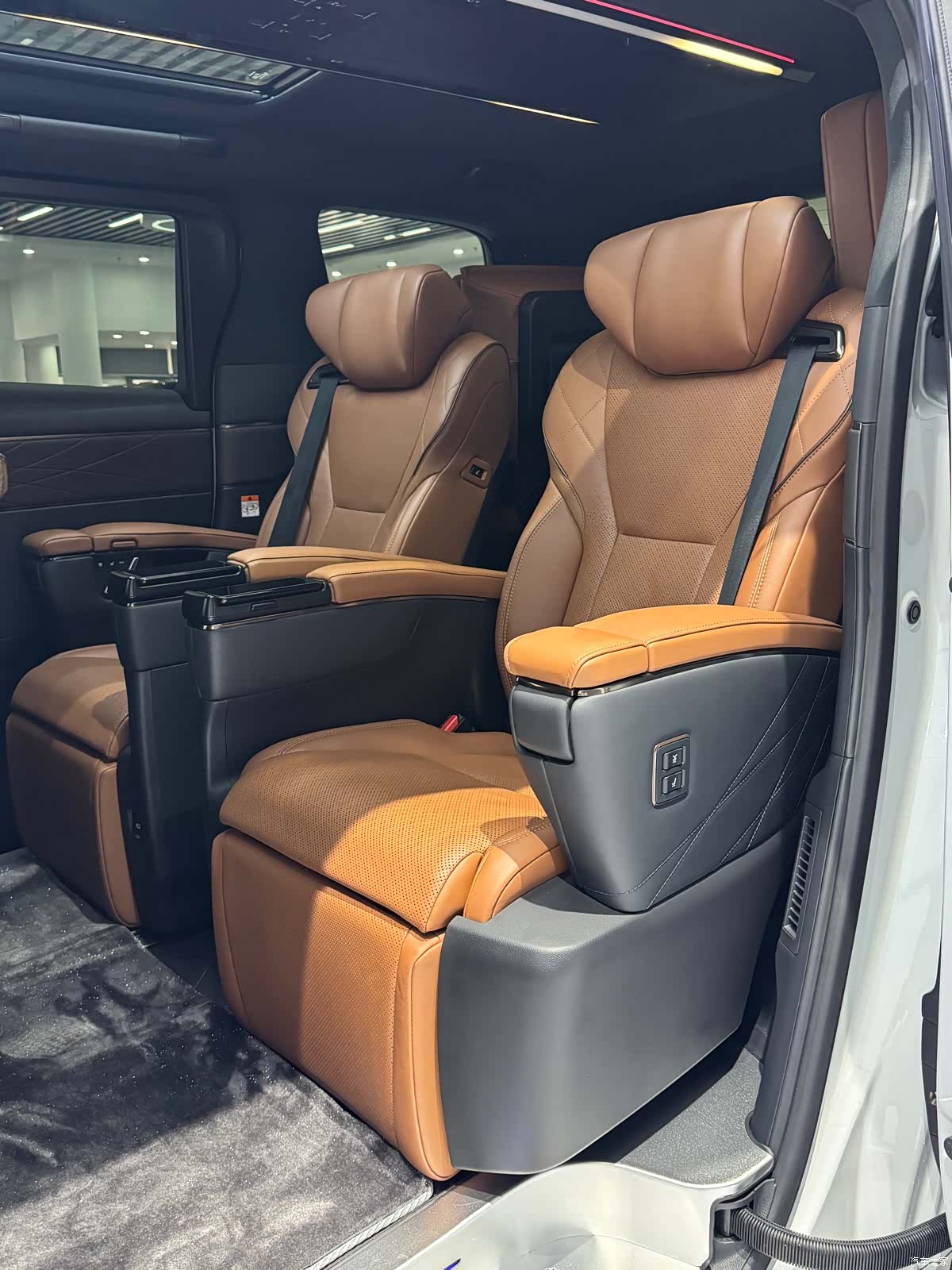 Toyota Vellfire, 2023 20