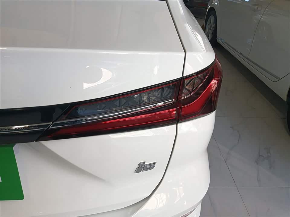 Roewe i5