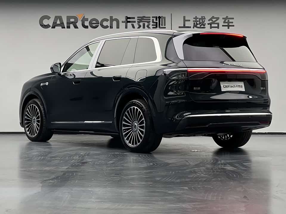 AITO Ask the world M8