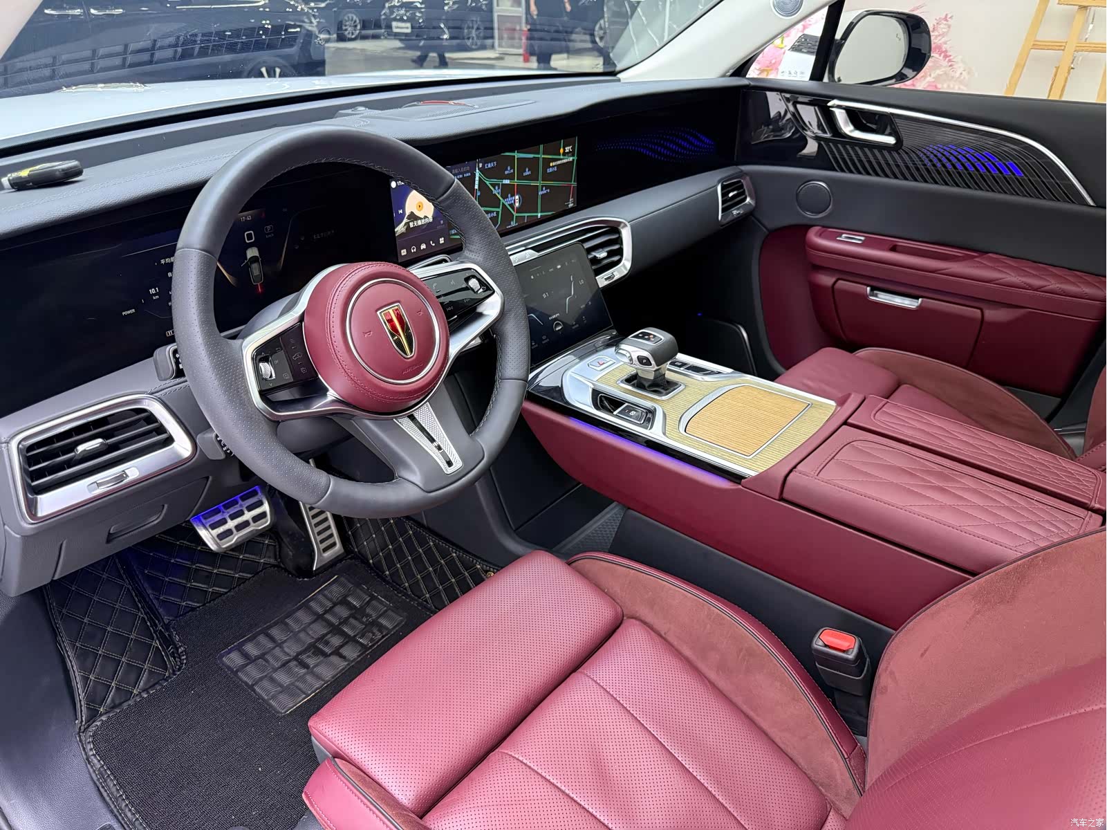Hongqi E-HS9, 2023 12