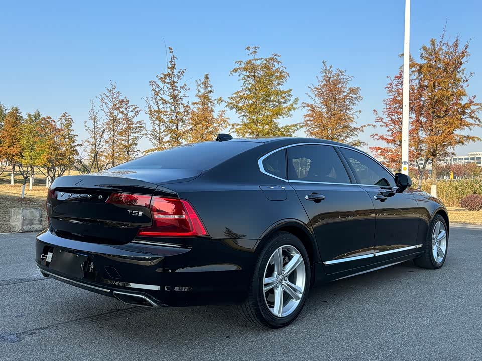 Volvo S90
