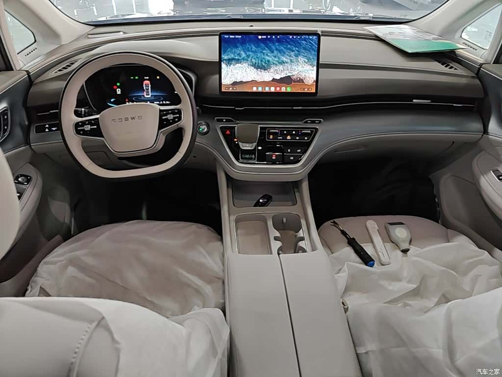 Roewe iMAX8, 2025 10