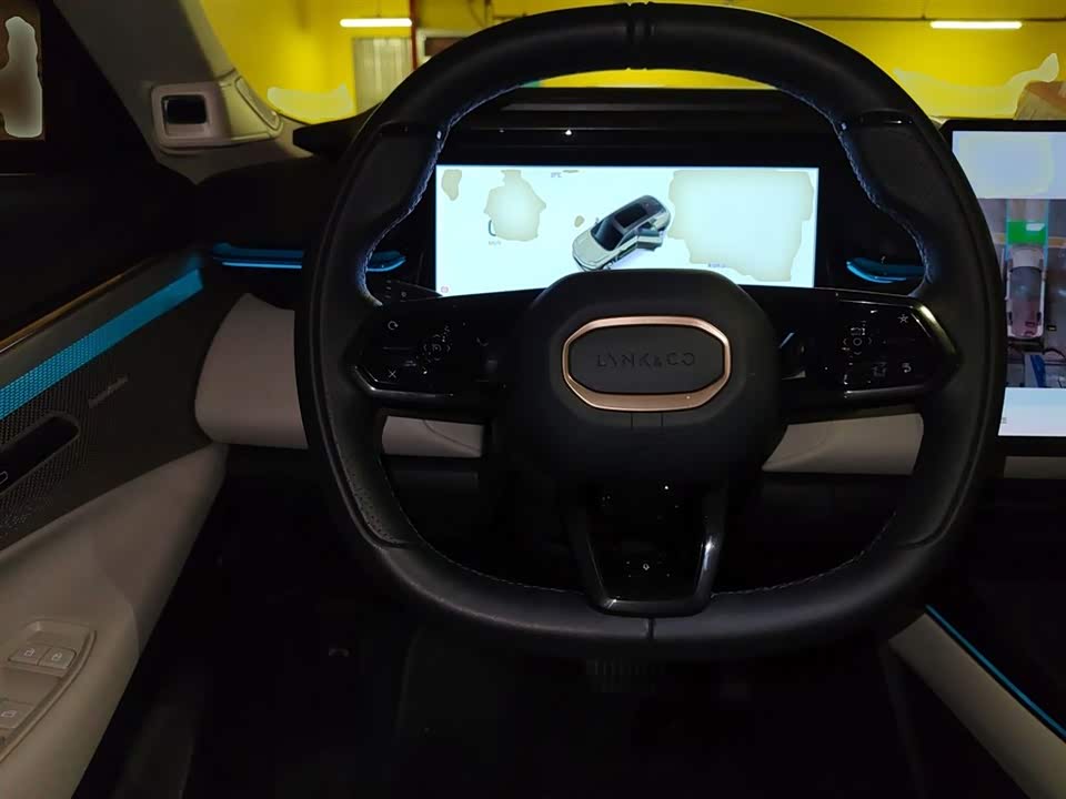 Lynk & Co 08 EM-P