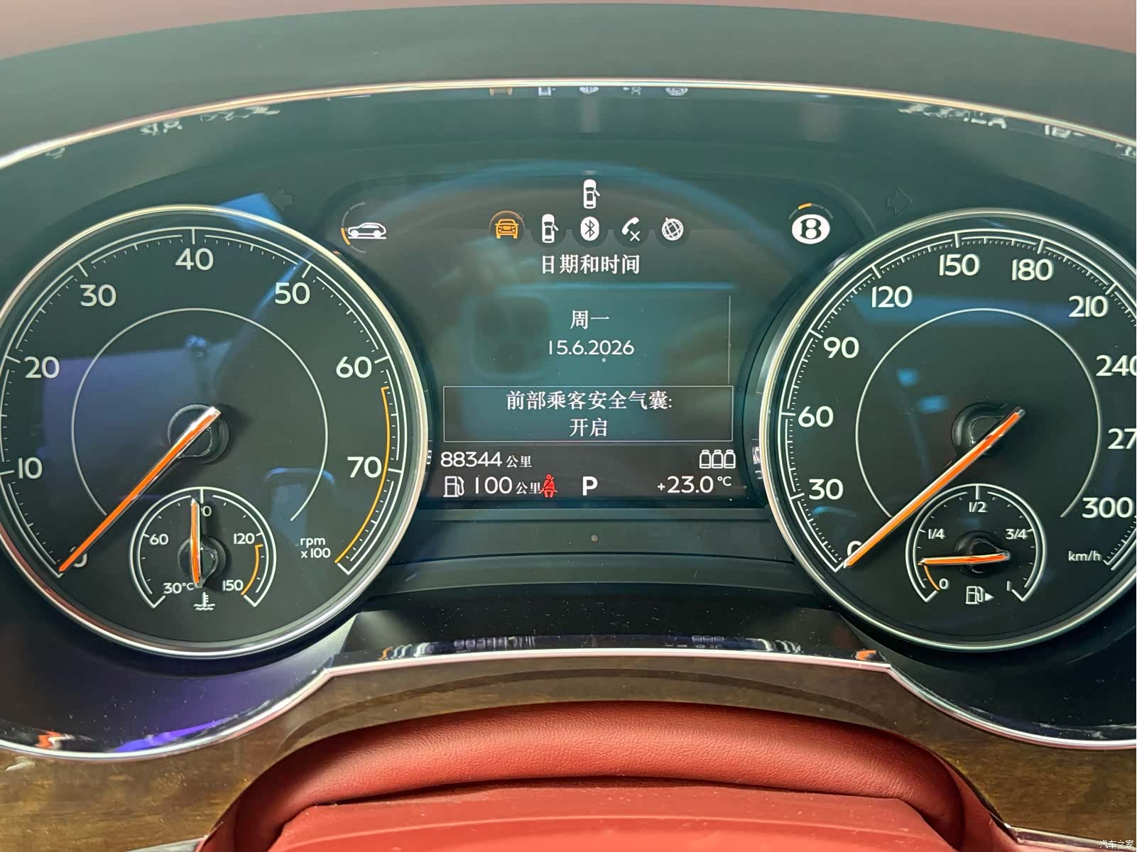 Bentley Bentayga, 2018 13