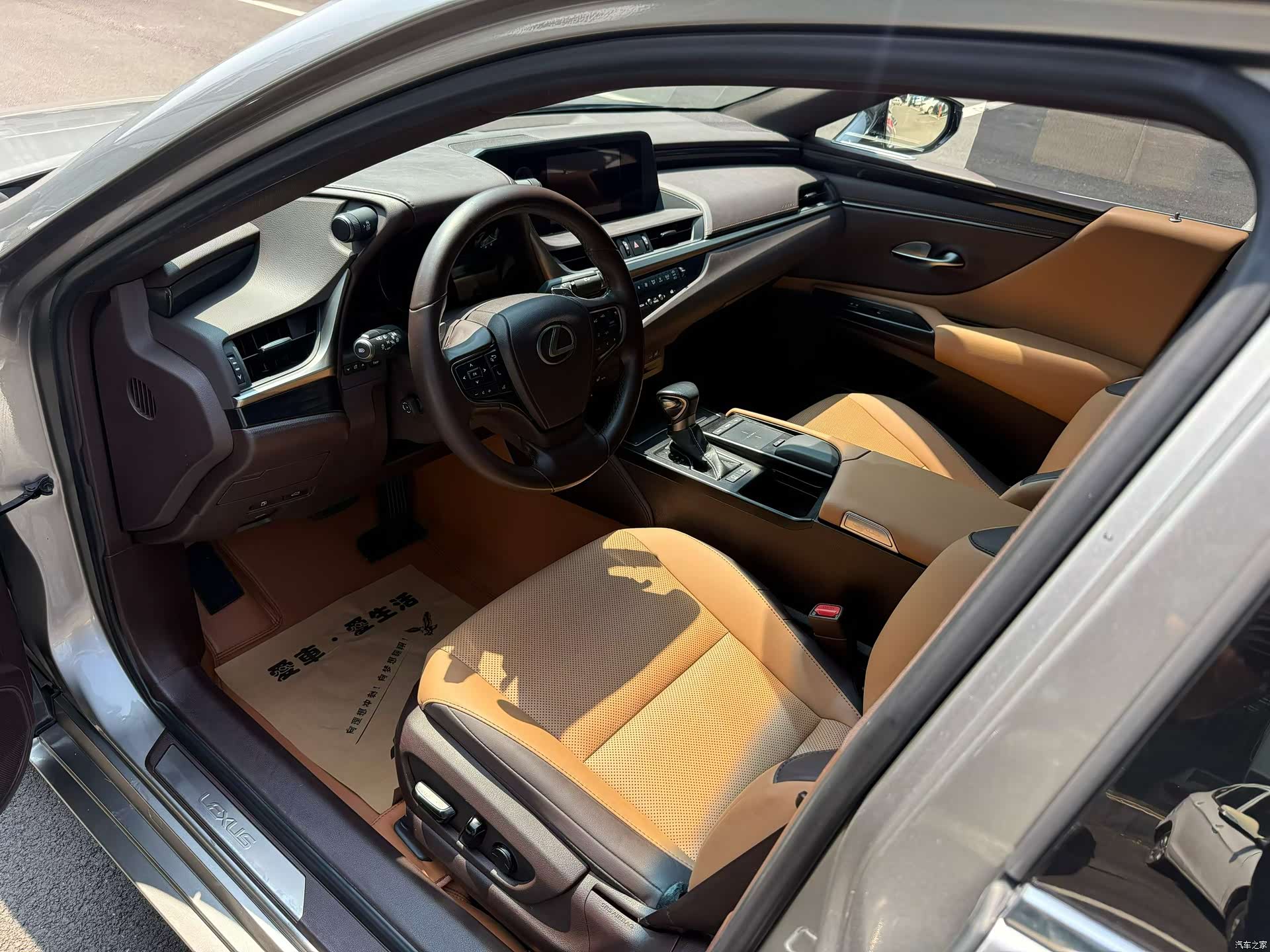 Lexus ES, 2021 4