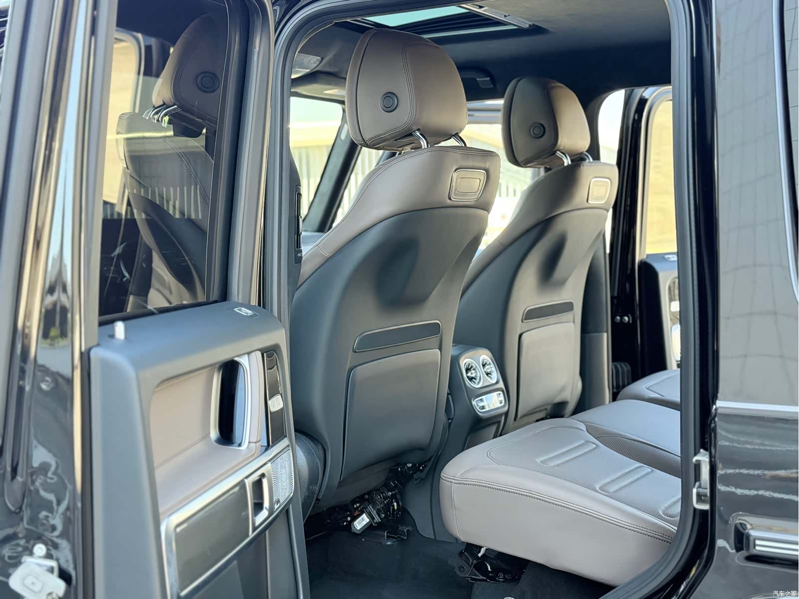 Mercedes-Benz G-Class, 2023 все фото