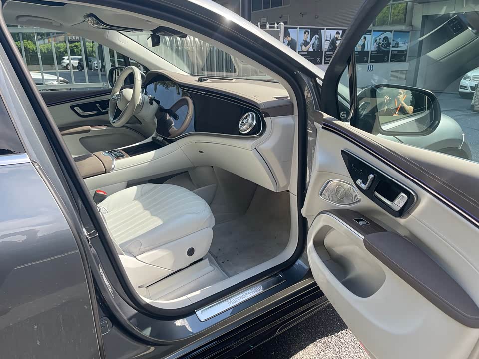 Mercedes-Benz EQS