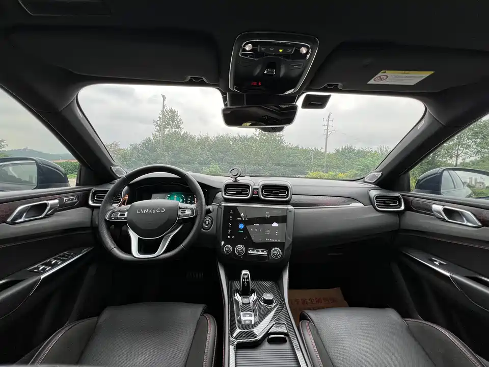 Lynk & Co 03