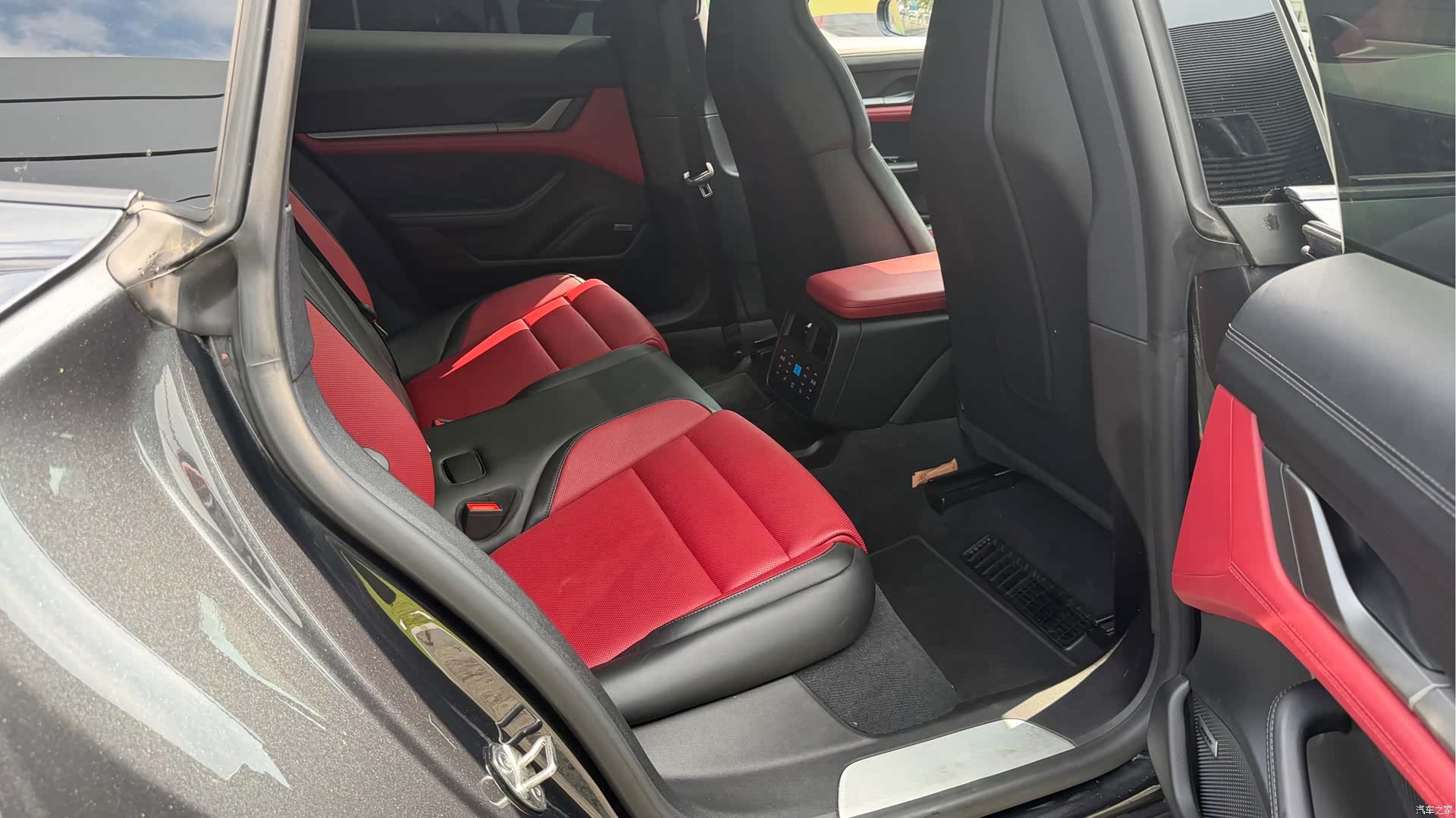 Porsche Taycan, 2025 10