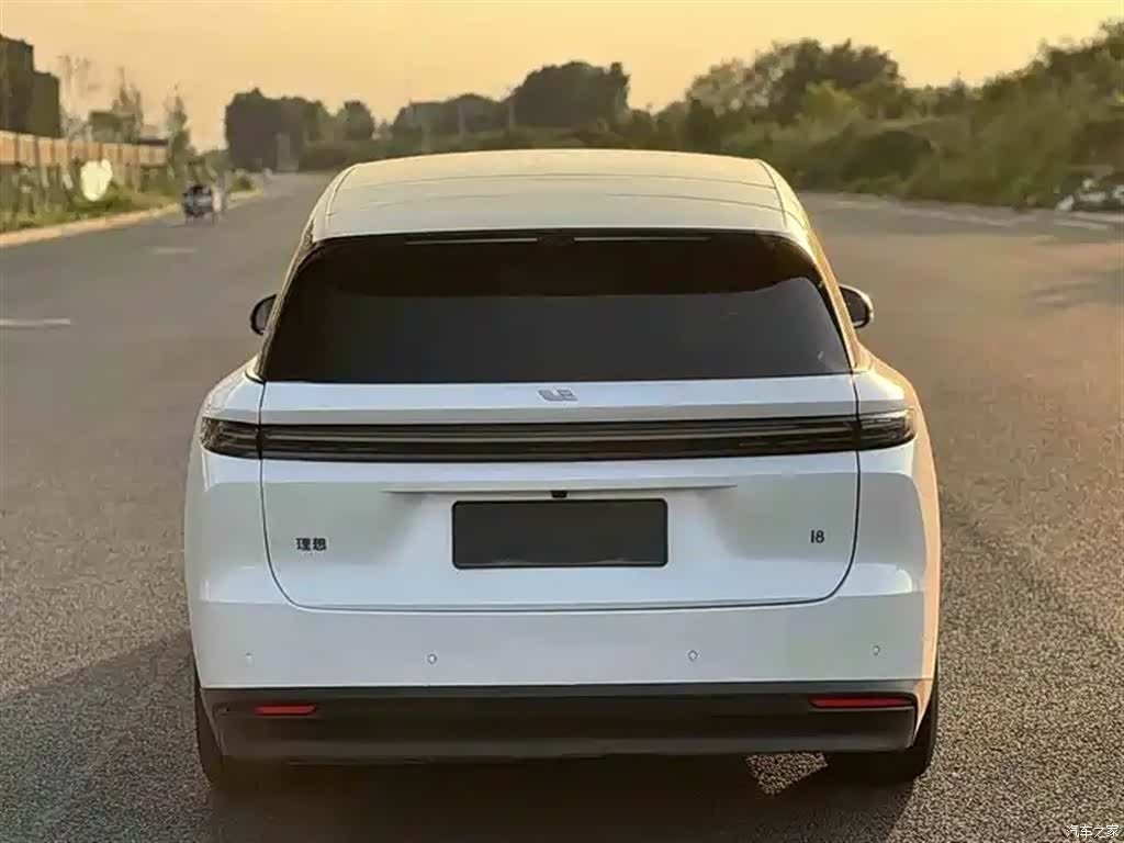 Li Auto i8, 2025 8