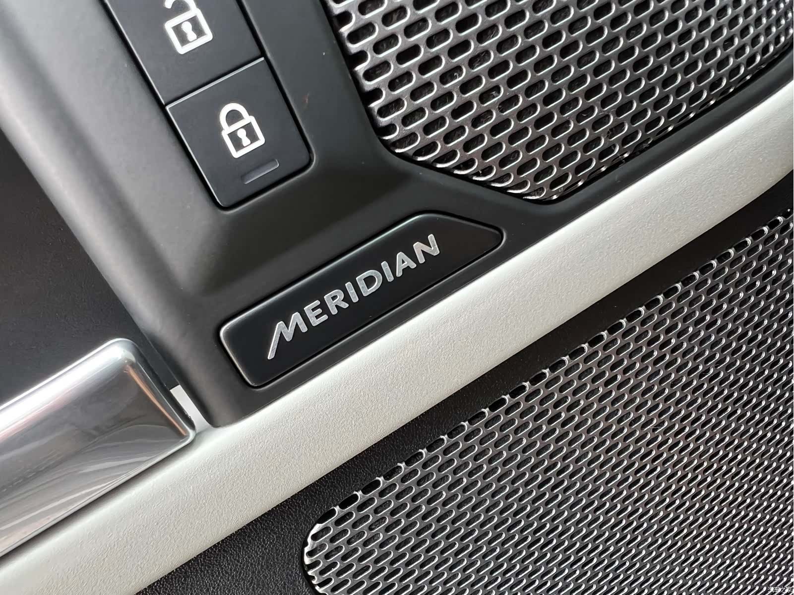 Land Rover Defender, 2024 10