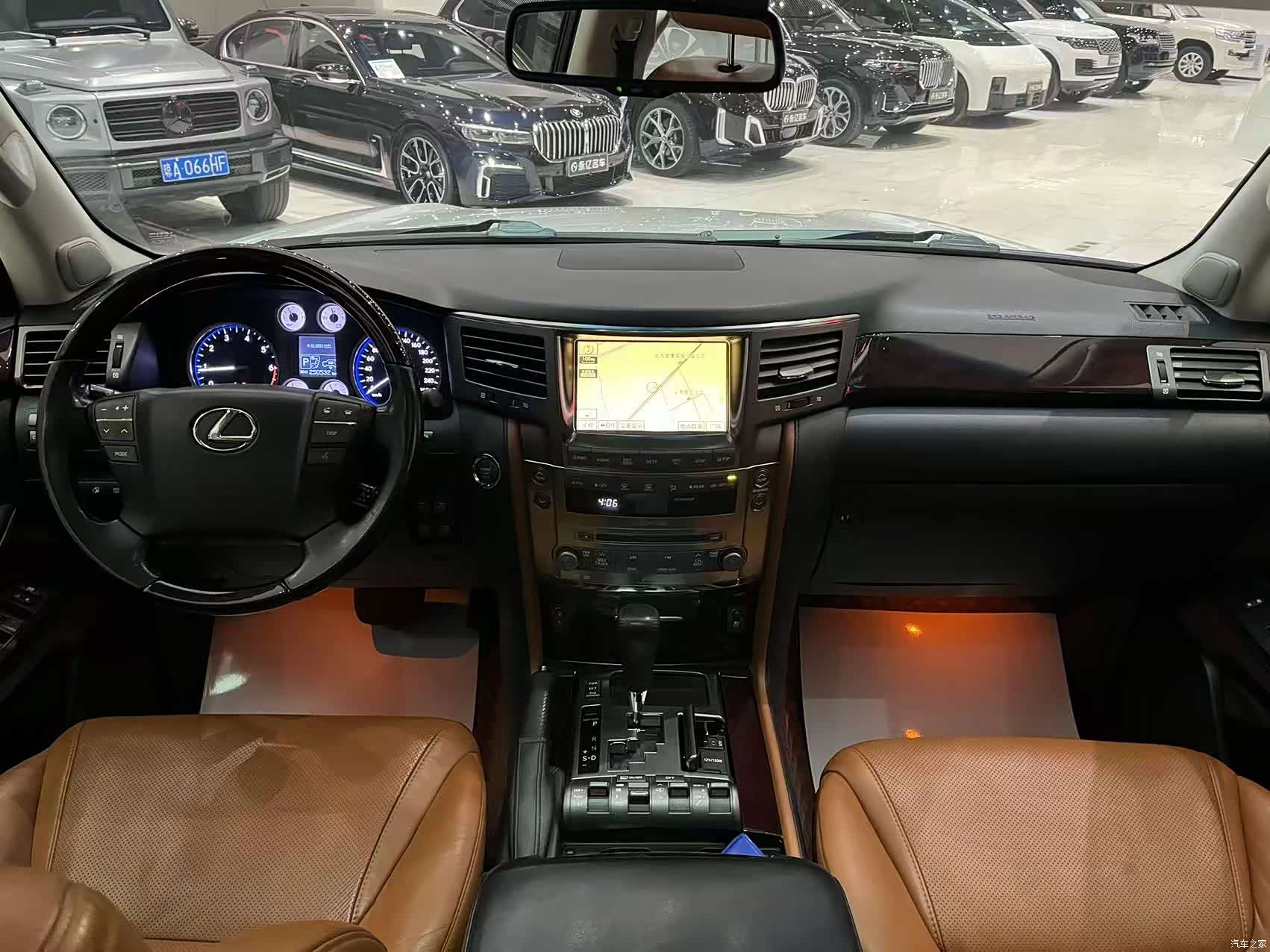 Lexus LX, 2012 11