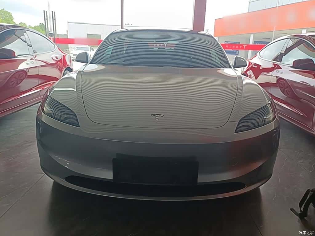 Tesla Model 3, 2025 3