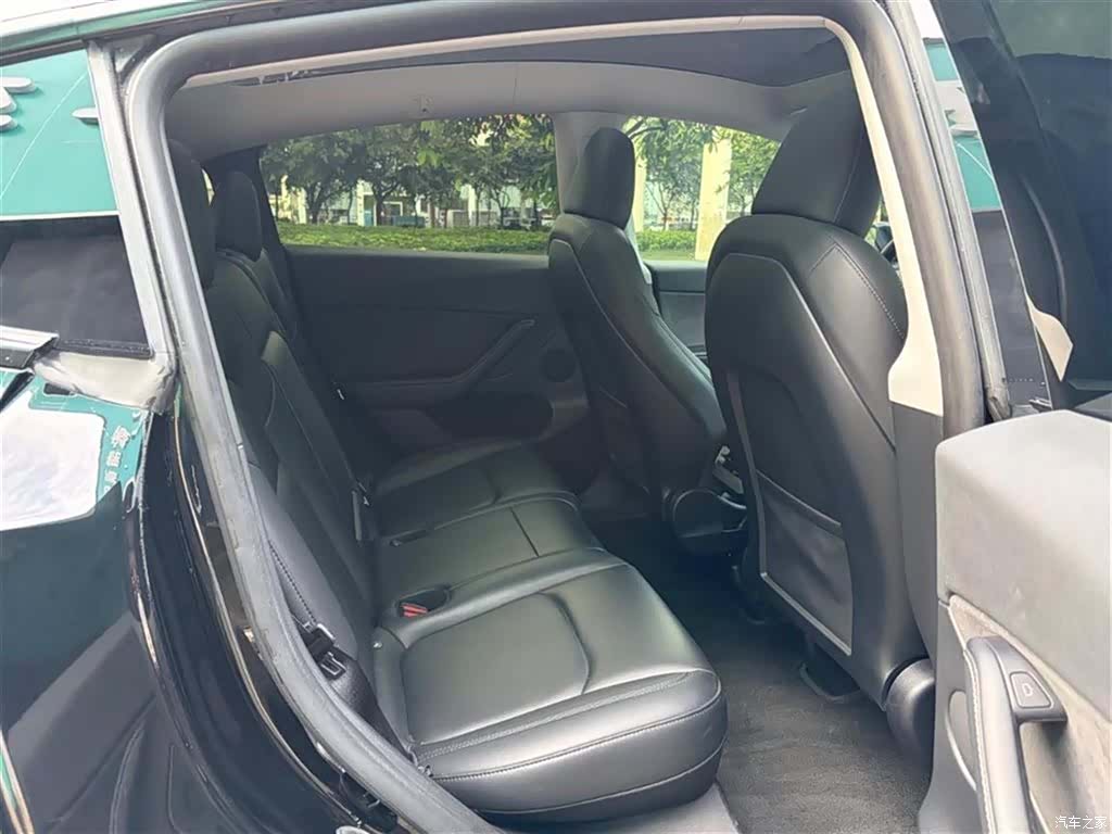 Tesla Model Y, 2024 13
