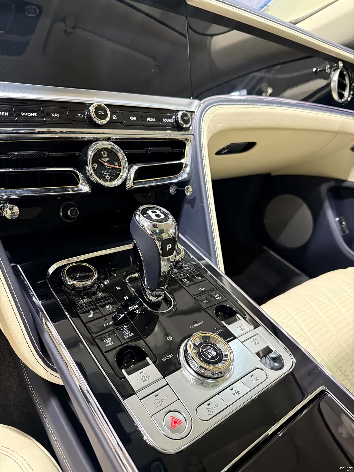 Bentley Flying Spur, 2023 9