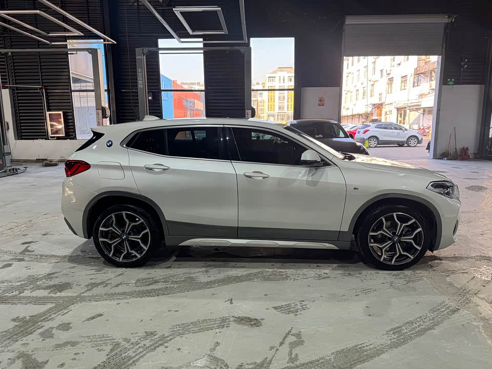BMW X2
