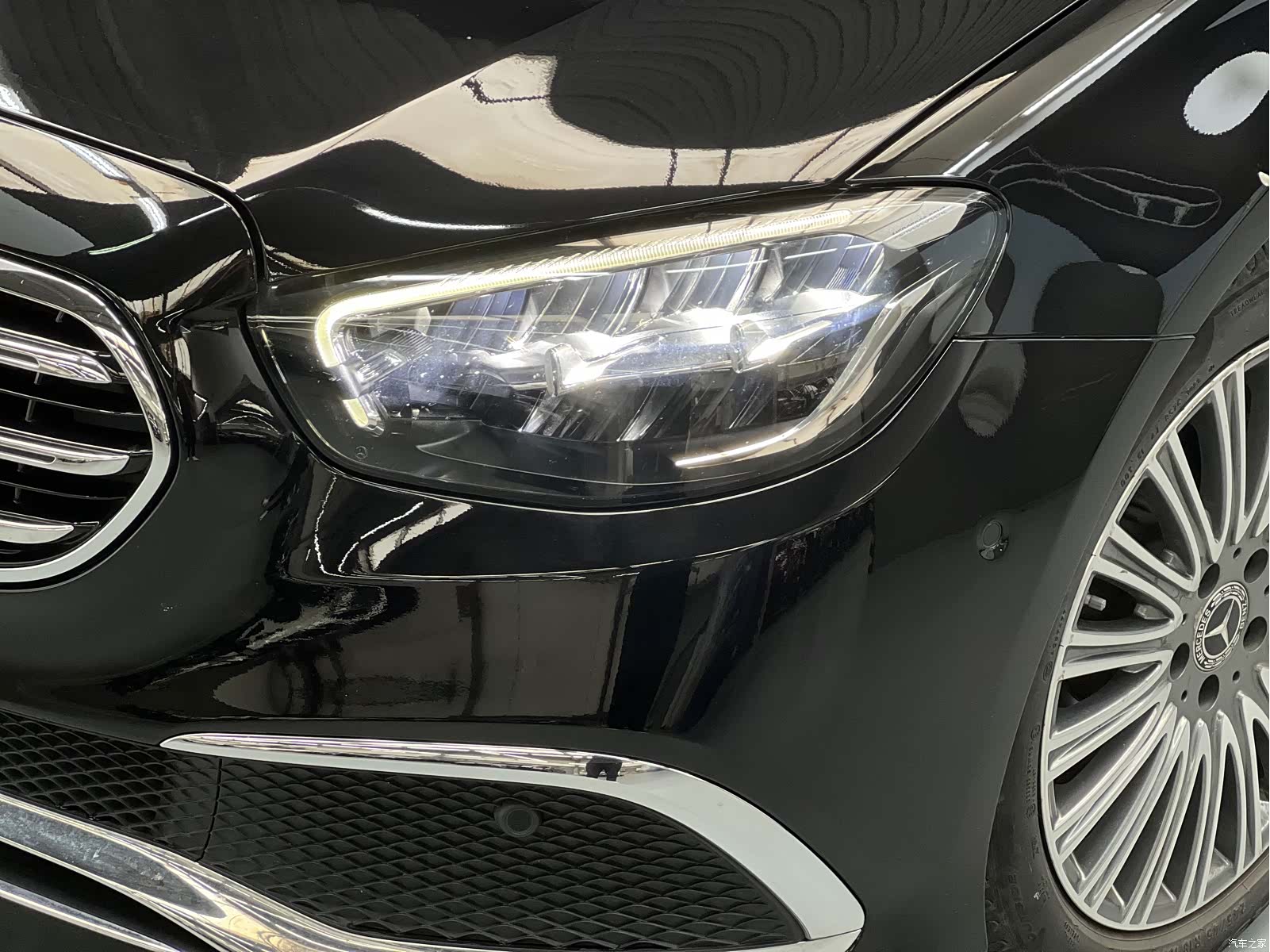 Mercedes-Benz E-Class, 2023 3