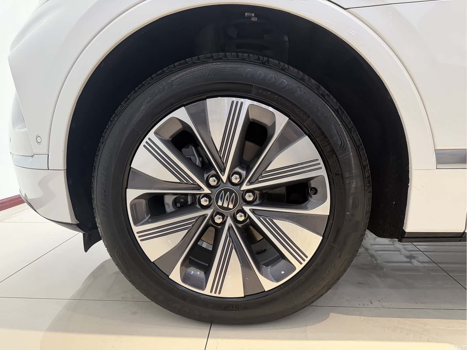 Buick E5, 2025 12