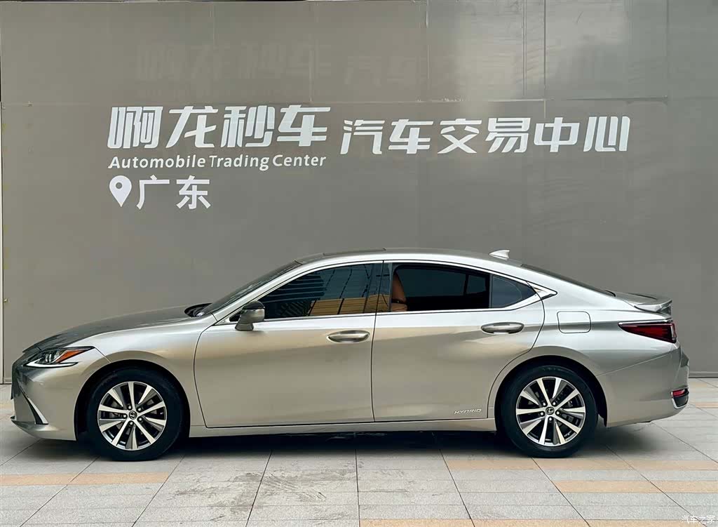 Lexus ES, 2020 3