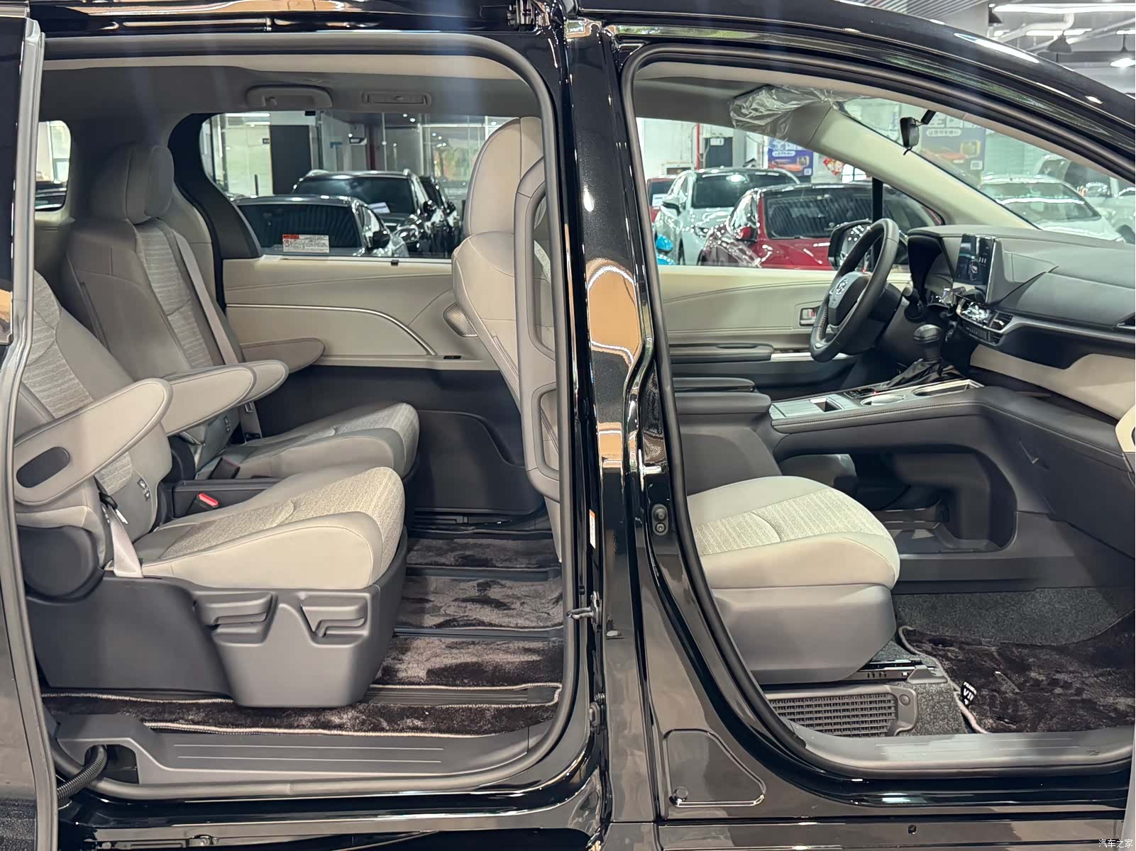 Toyota Sienna, 2026 11