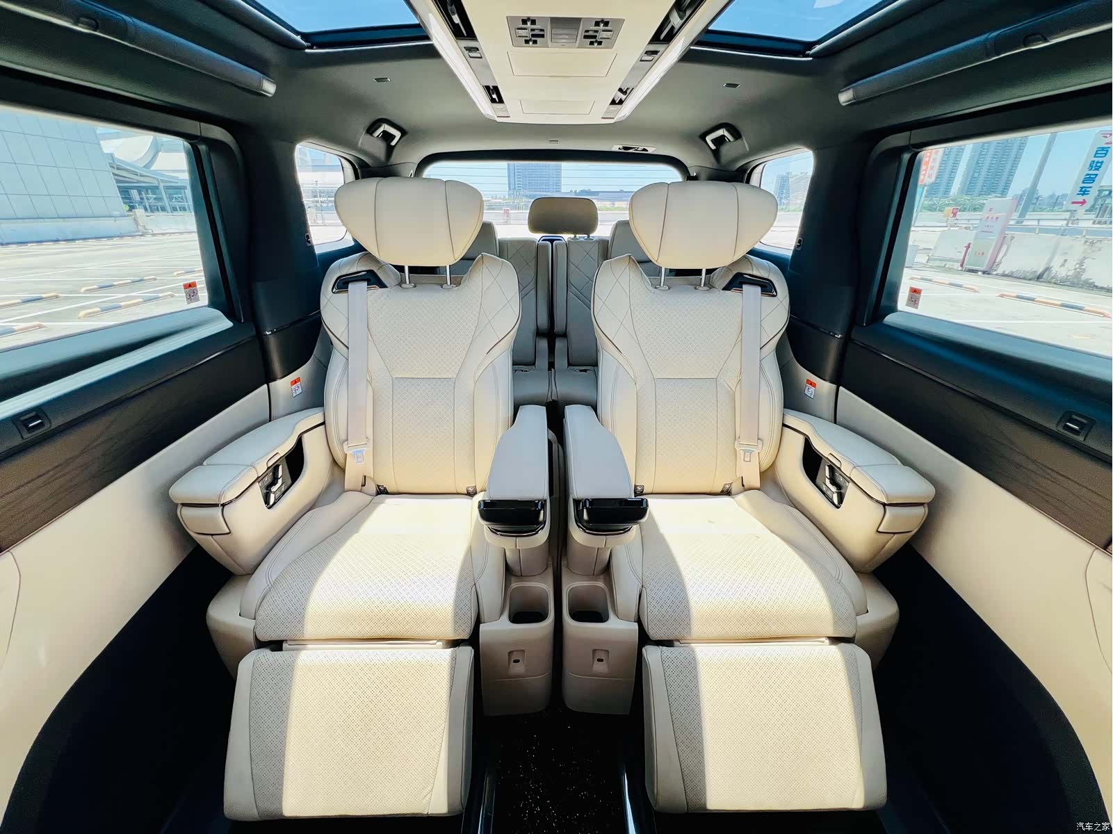 Toyota Alphard, 2024 9