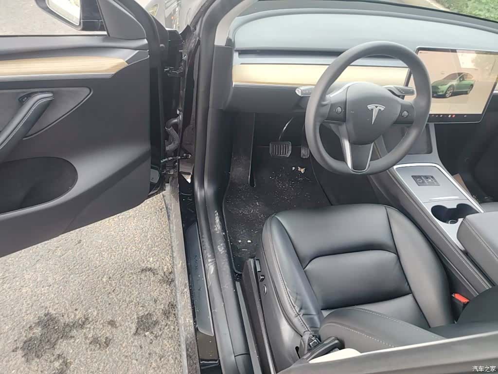 Tesla Model Y, 2023 16