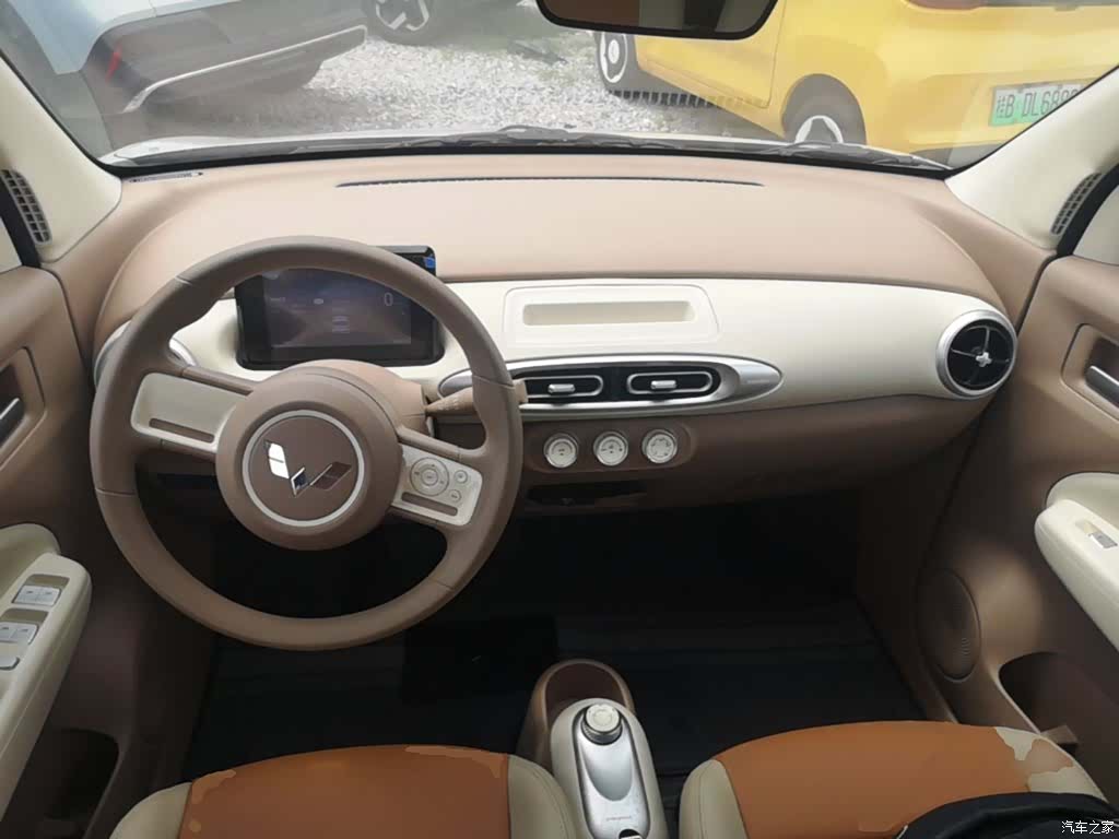 Wuling MINIEV, 2025 10
