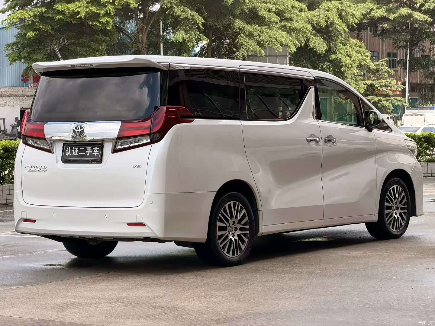 Toyota Alphard, 2017 3