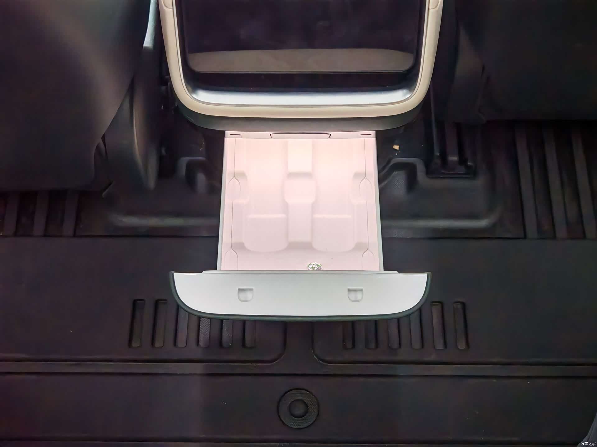 Xiaomi YU7, 2025 10