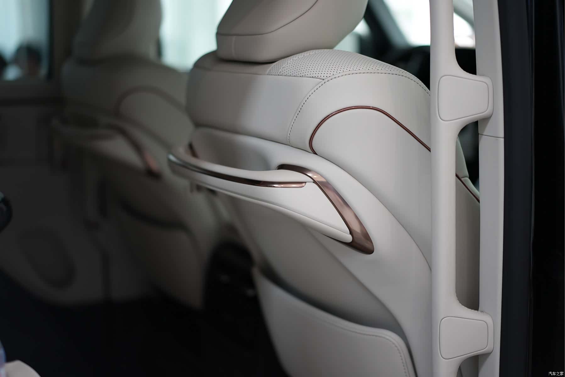 Lexus LM, 2025 16