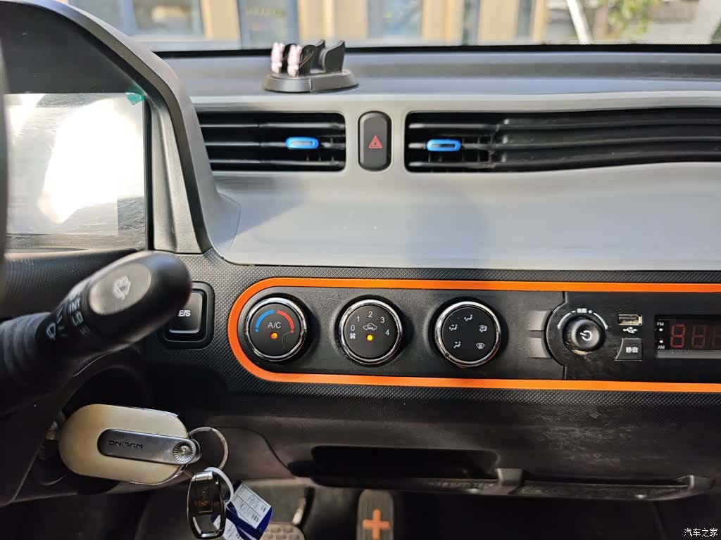Wuling MINIEV, 2022 13