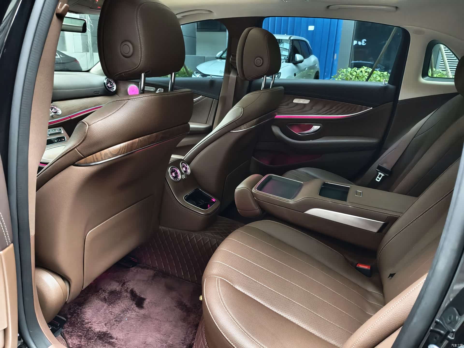 Mercedes-Benz E-Class, 2023 10